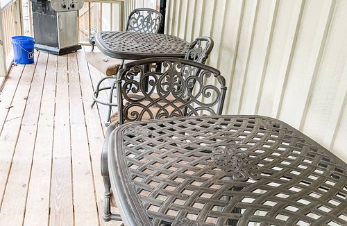 Grant House | The Lake Life Retreat with Hot Tub