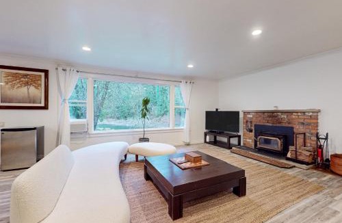 Snoqualmie House | The Lake's Hidden Gem