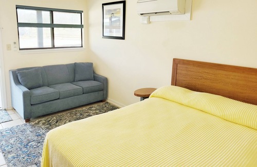 Winnsboro Hotel | The Lake Store Lodging Room #5