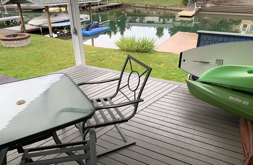 Bonney Lake Cottage | The Lake Tapps Bungalow