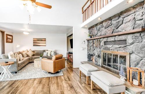 Shelton House | The Lakefront Treehouse