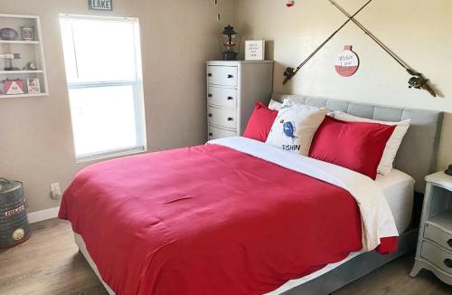 Roosevelt House | The Lakehouse - A Peaceful Escape