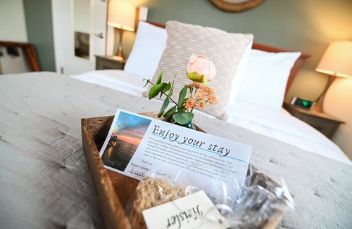 Geneva-on-the-Lake Hotel | The Lakehouse Inn