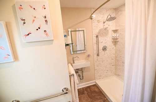 Geneva-on-the-Lake Hotel | The Lakehouse Inn