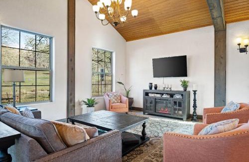 Yamhill House | The Lakehouse