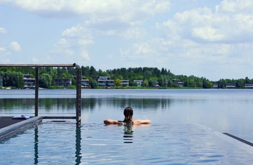 Lechlade Apartment | The Lakes By YOO