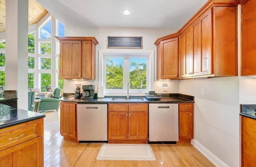 Moneta House | The Lakeside Lodge - 6BR Luxury Lakefront Property - Private Dock