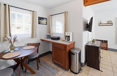 Truth or Consequences Apartment | The Lakeview Kitchenette - 1 Queen Bed