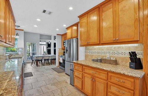 Montgomery House | The Lakeview Getaway | Sleeps 14