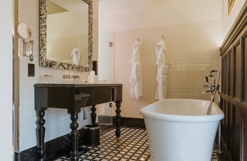 Riverside Hotel | The Lalit London