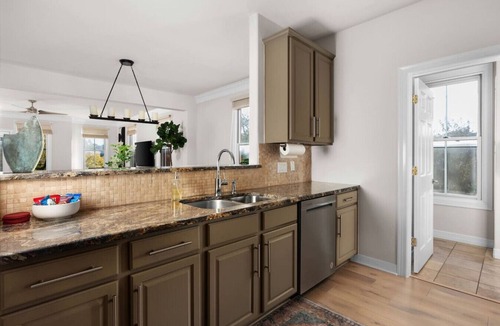 Old West Austin Apartment | The Lamar Lookout + 3BR + Skyline Views in Austin