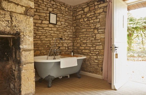 Shipton under Wychwood Hotel | The Lamb Inn