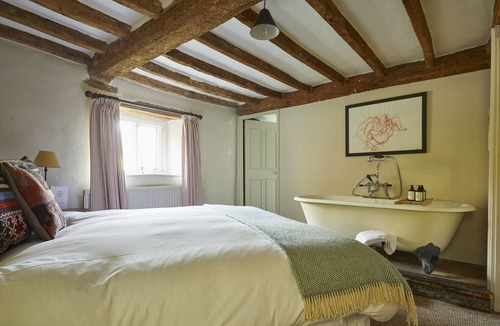 Shipton under Wychwood Hotel | The Lamb Inn