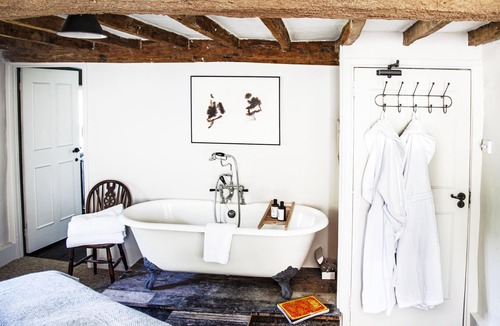 Shipton under Wychwood Hotel | The Lamb Inn