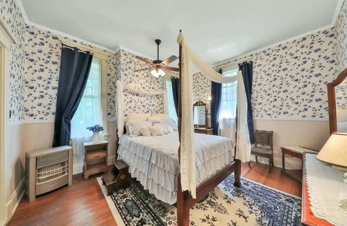 Gainesville Bed & Breakfast | The Lancaster Manor B&B