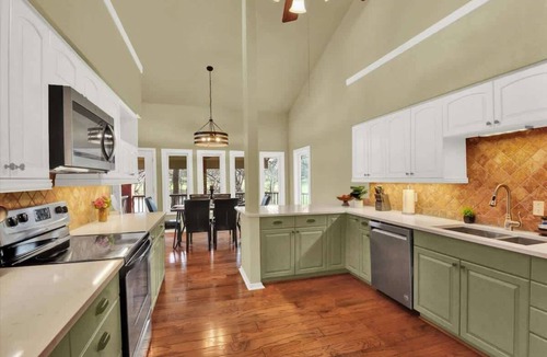 Bartonville House | The Land Fall Lodge S