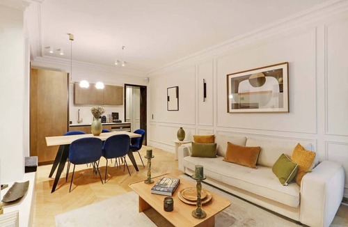 8th Arrondissement Apartment | The Lander - Serviced 2BR/2BA - Champs Elysées