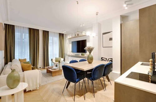 8th Arrondissement Apartment | The Lander - Serviced 2BR/2BA - Champs Elysées