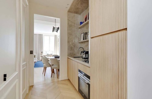 Les Halles Apartment | The Lander - Serviced 2BR/2BA - Louvre-Rivoli VI