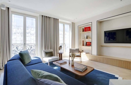 Les Halles Apartment | The Lander - Serviced 2BR/2BA - Louvre-Rivoli VI
