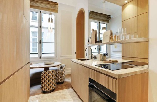 Paris City Center Apartment | The Lander - Serviced 2BR/2BA - Louvre III