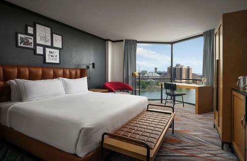 Victoria Boulevard Historic District Hotel | The Landing at Hampton Marina, Tapestry Collection by Hilton