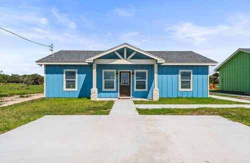 Riviera Beach House | The Landing at Riviera Beach-Blue House-3 Bedroom, 2 bath with Shared Pool