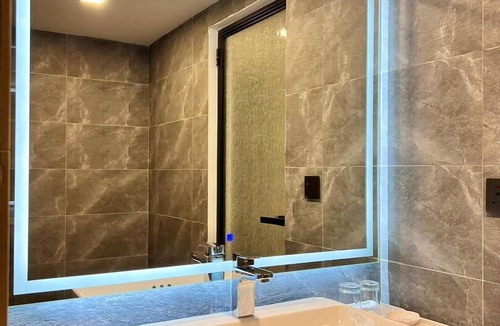 Pegawai Hotel | The Landmark Hotel