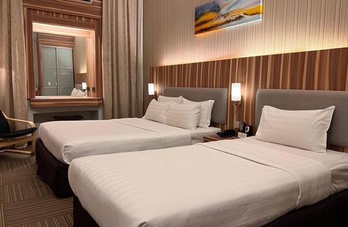 Pegawai Hotel | The Landmark Hotel