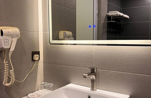 Pegawai Hotel | The Landmark Hotel