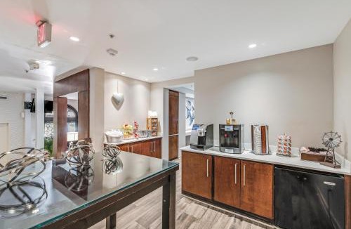 Bay Harbor Islands Hotel | The Landon Bay Harbor-Miami Beach