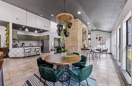 North Arlington Apartment | The Landry 100 | Spacious and Cozy 2 Bedroom 2bth