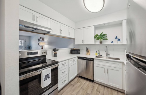 North Arlington Apartment | The Landry 100 | Spacious and Cozy 2 Bedroom 2bth