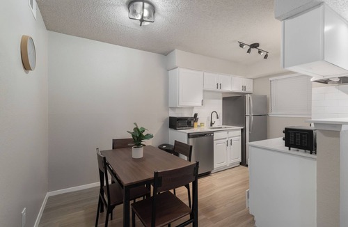 North Arlington Apartment | The Landry 214 | Spacious and Cozy 1 Bedroom 1bth