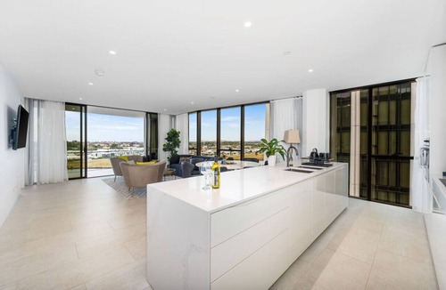 Mermaid Waters Apartment | The Lanes 5 Start Luxury