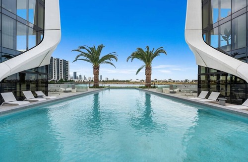 Mermaid Waters Apartment | The Lanes 5 Start Luxury