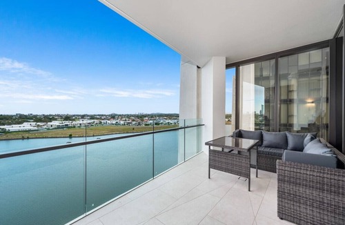 Mermaid Waters Apartment | The Lanes 5 Start Luxury