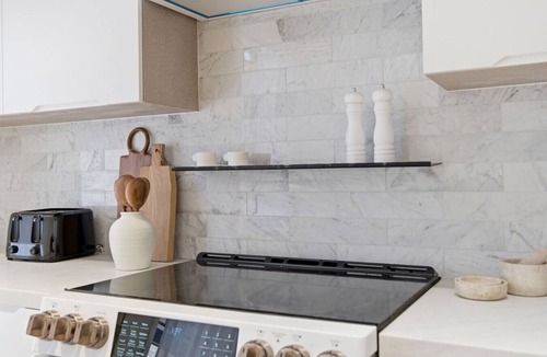 Beaconsfield Village Hotel | The Laneway - The Brick Hotel