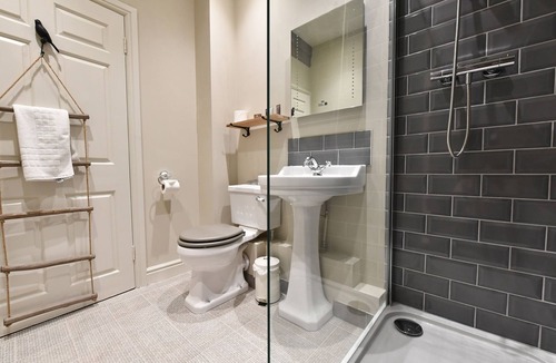 Calne Hotel | The Lansdowne Hotel