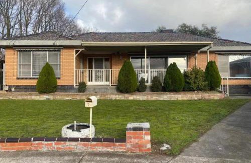 Bundoora House | The large room is conveniently located