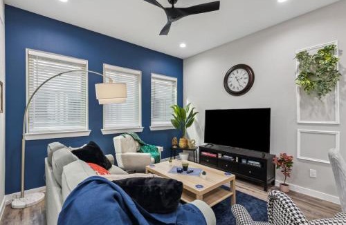Fort Worth House | The Larimar 2BD TownHouse 7ST Walkable