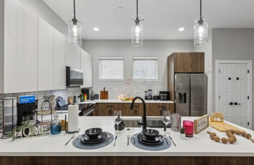 Fort Worth House | The Larimar 2BD TownHouse 7ST Walkable