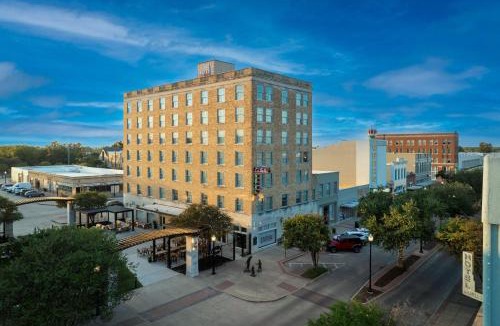 Downtown Hotel | The LaSalle Hotel, Bryan College Station, a Tribute Portfolio Hotel
