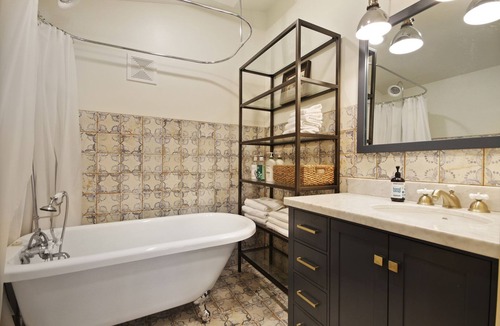 Boonesboro House | The Latch House Barn