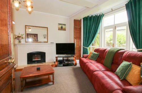 Bishops Castle House | The Laurels