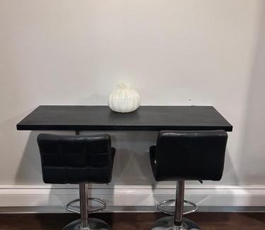 Elizabeth Apartment | The Layover Lounge