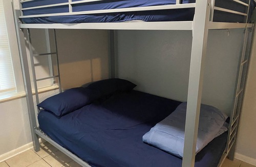 Southeast Houston Hostel | The Layover