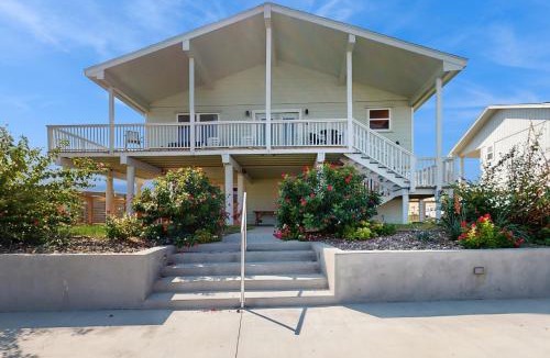 City-by-the Sea House | The Lazy Bay