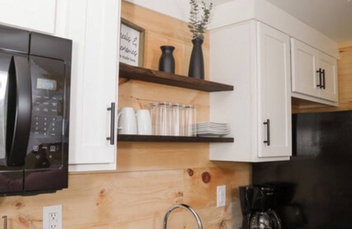 Milroy Cabin | The Lazy Bear - Hartman Center