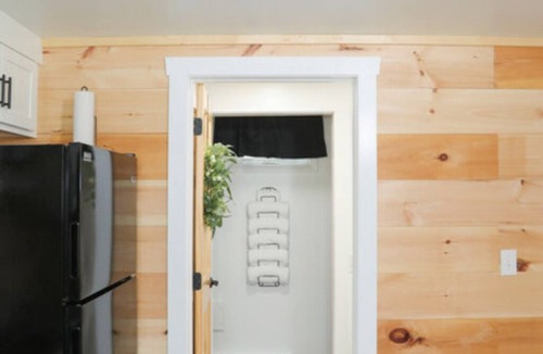 Milroy Cabin | The Lazy Bear - Hartman Center